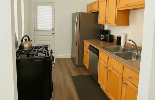 Lakeview Apartment | Vibrant 1BRApt in Roscoe Village