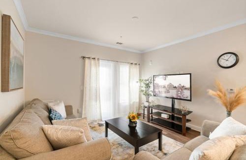 Stafford Apartment | Vibrant 2beds /2baths Casa