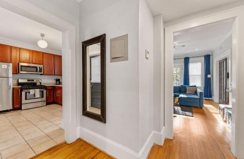 Dilworth House | Vibrant and Cozy 2BR near Uptown with Balcony
