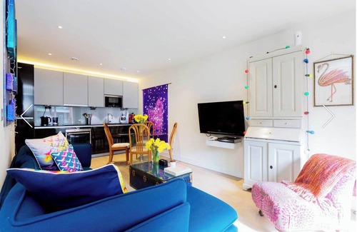 Sands End Apartment | Vibrant Chelsea Apartment