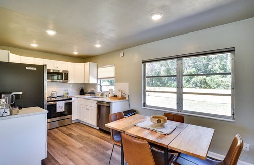 DeLand House | Vibrant DeLand House Near Stetson University!