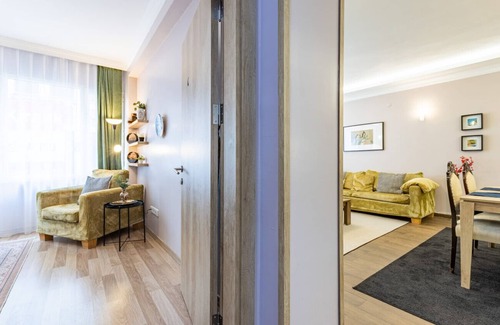 Cumhuriyet Apartment | Vibrant Flat Near Metro 10 min to Citys Nisantasi
