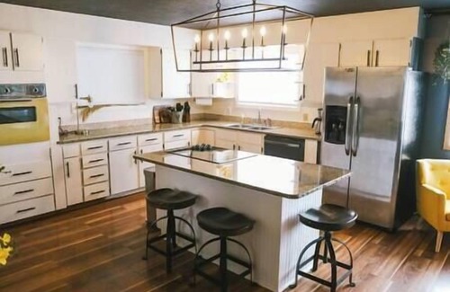 Spirit Lake House | Vibrant Forest Retreat | Game Room, Spa, Fire Pit - Sleeps10