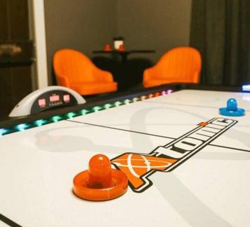 Spirit Lake House | Vibrant Forest Retreat - Game Room, Spa, Fire Pit - Sleeps10