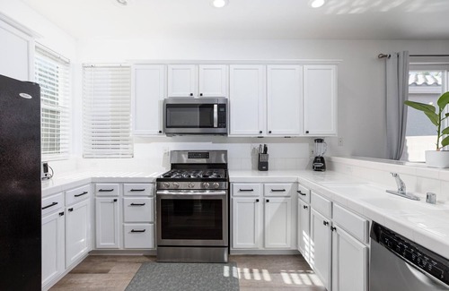 Summerlin South House | Vibrant Fully Furnished Single Story Home.