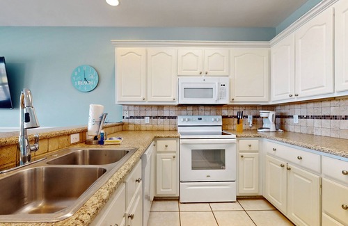 Southpointe House | Vibrant Gulf Front Duplex w/a Shared Pool & Free WiFi in a Great Location