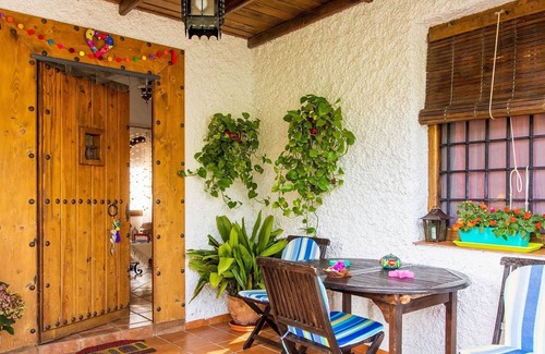 Zagrilla House | Vibrant Holiday Home in Priego de Córdoba with Private Pool