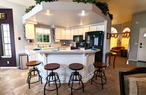 Boise House | Vibrant & Inviting 3 BR Home near The Village!