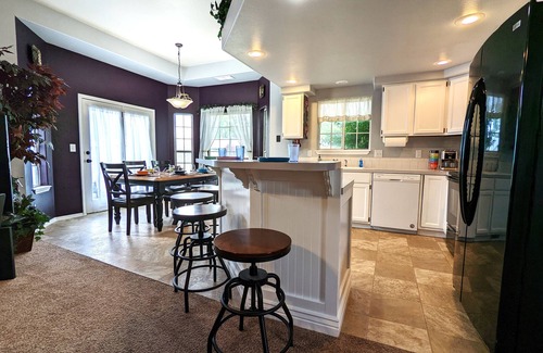 Boise House | Vibrant & Inviting 3 BR Home near The Village!