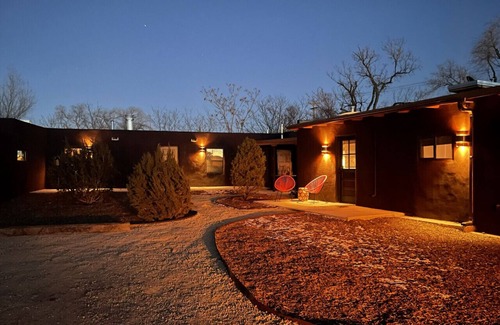 Santa Fe Apartment | Vibrant, Light-Filled “Onu Suite” @ La Dea