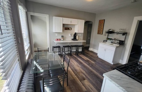 Riverwest House | Vibrant Milwaukee Townhome near Downtown