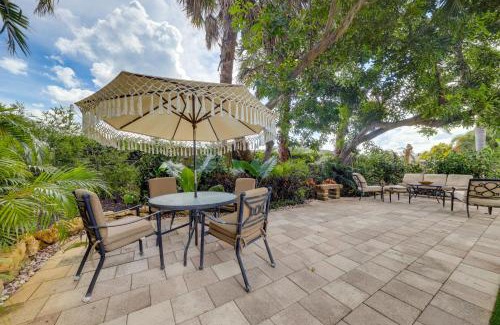 Juno Beach House | Vibrant North Palm Beach Home about 2 Mi to Beach!