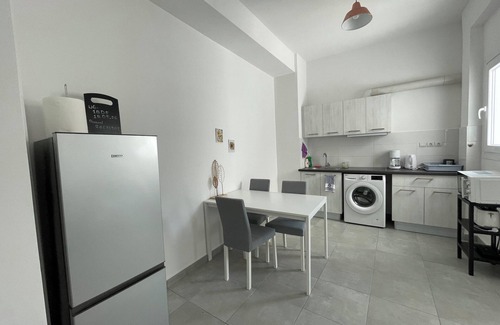 Omonia Apartment | Vibrant Omonia Oasis, Modern Apartment in the Heart of Athens
