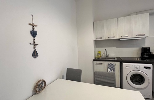 Omonia Apartment | Vibrant Omonia Oasis, Modern Apartment in the Heart of Athens