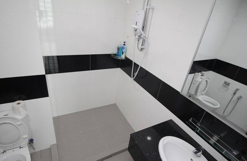George Town Apartment | Vibrant Penang Attractions Steps Away