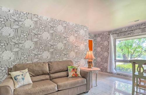 East Ridge Apartment | Vibrant, Pet-Friendly Apt w/ Fire Pit & Yard!