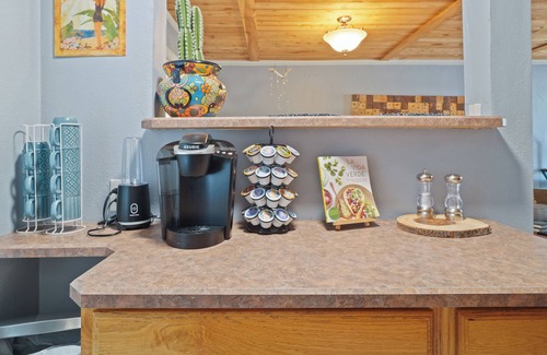 Northglenn House | Vibrant, spacious tri-level home by park and lake, safe