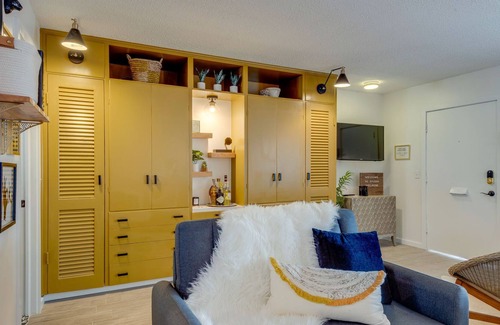Melrose Apartment | Vibrant Studio Within 2 Miles of Downtown with Pool
