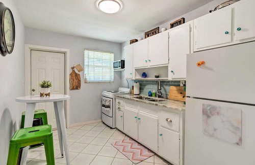Grandview Heights House | Vibrant West Palm Beach Home < 2 Mi to Beach!