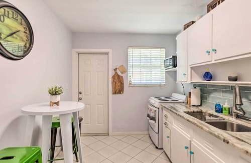 Grandview Heights House | Vibrant West Palm Beach Home < 2 Mi to Beach!