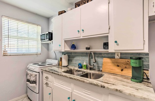 Grandview Heights House | Vibrant West Palm Beach Home < 2 Mi to Beach!