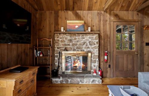 Mathias House | Vibrant Woodland Cabin Sanctuary near Great Cacapon River in West Virginia