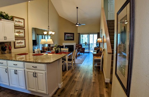 Table Rock Condo | Vibrations~Luxury Lakefront Condo~Pools~HotTub