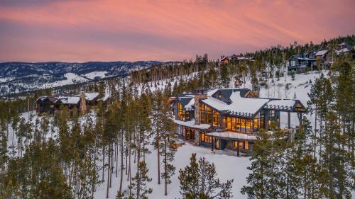 The Highlands House | Vickery's Vantage