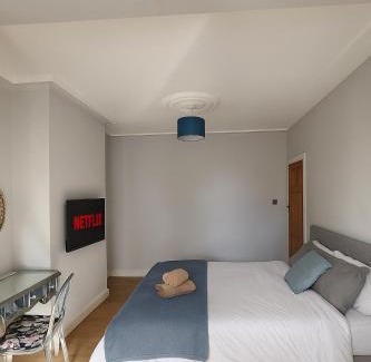 Haselbury House | Victoria House - Cozy Rooms