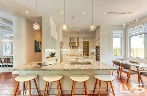Victoria Park House | Victoria Villa - Walk to Las Olas - 4 Bed 4 Bath