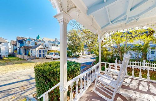 Oak Bluffs House | Victorian by the Sea