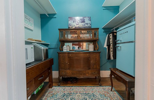 Galveston House | Victorian charm 5 blocks to beach at Courtland Manor (2nd Floor Rental)