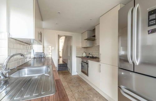 Windsor House | VICTORIAN COTTAGE - CLOSE 2 LEGOLAND & THE CASTLE!