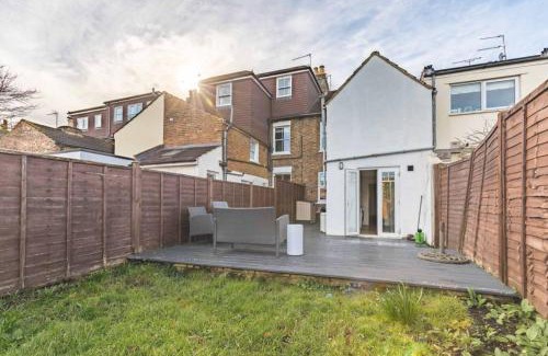 Windsor House | VICTORIAN COTTAGE - CLOSE 2 LEGOLAND & THE CASTLE!