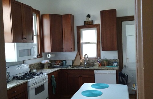 Midtown House | Victorian Cottage in Midtown Detroitn3 Bedrooms, 1 1/2 baths, Sleeps 5
