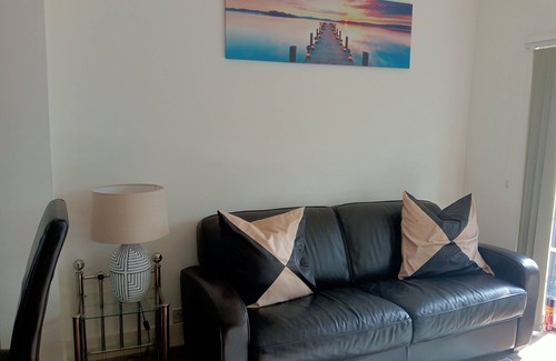 Staines House | Victorian Charm Home near Thorpe park, Heathrow Airport and Windsor.