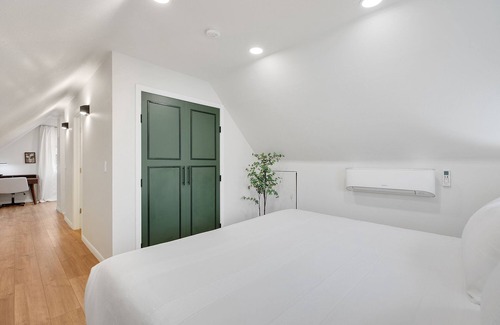 Sellwood-Moreland House | Victorian Home Meets Modern Amenities Centered in the Heart of Sellwood