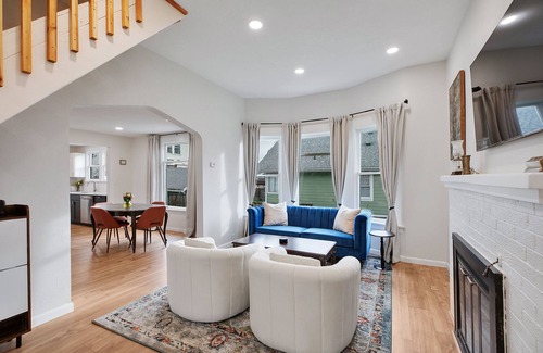 Sellwood-Moreland House | Victorian Home Meets Modern Amenities Centered in the Heart of Sellwood