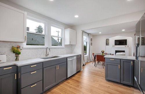 Sellwood-Moreland House | Victorian Home Meets Modern Amenities Centered in the Heart of Sellwood