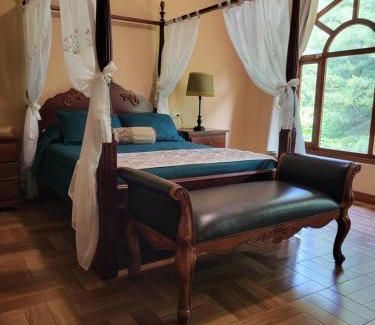 Roble Bed & Breakfast | Victorian House