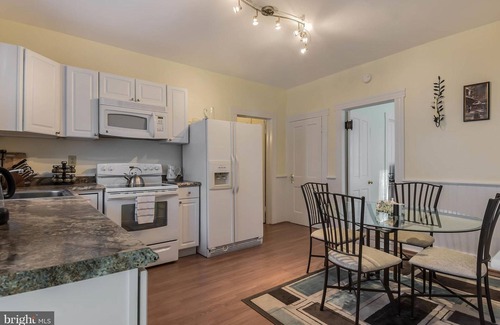 Rock Hall Apartment | Victorian on Main Street, Rock Hall MD. Walk to everything! Sleeps 2-4