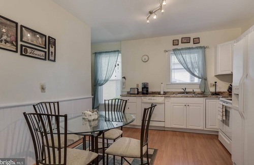 Rock Hall Apartment | Victorian on Main Street, Rock Hall MD. Walk to everything! Sleeps 2-4