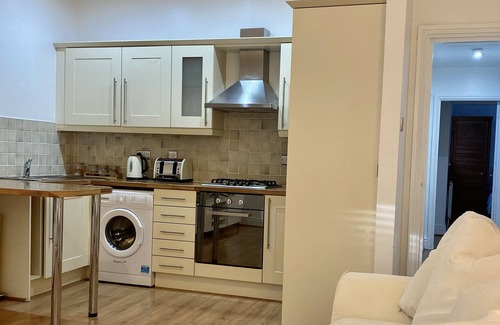 Liverpool Apartment | Victorian property 2 minutes to the station in leafy suburbs.