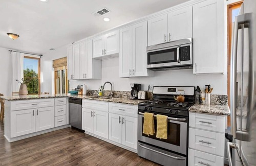 Logan Heights House | Victorian Retreat in Barrio Logan- 1mi to Downtown