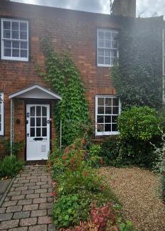 Stony Stratford House | Victorian Retro Cottage in Stony Stratford Centre