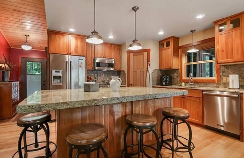 Stone Lake Cabin | Victory Heights Haven – Sandy Shoreline on LCO