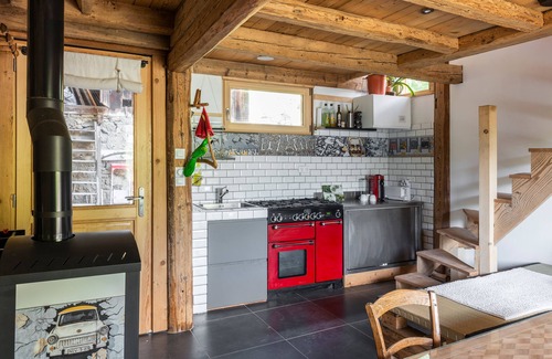 Samoens House | Vieille Remise Rénovée en Duplex Écologique sur un Coteau Ensoleillé de Montagne