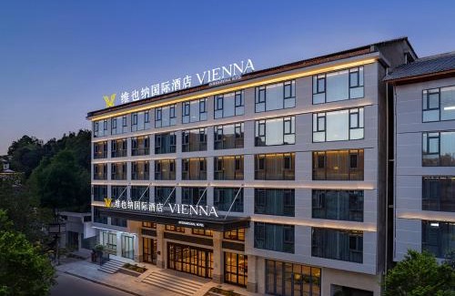 Wulingyuan Hotel | Vienna International Hotel-Free Shuttle Service to East Gate of forest park,Free Chinese-western Breakfast,Free Freah Coffee,Free Self-Service Laundry & Drying, Attraction Tickets Serivce in advance