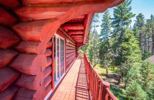 Big Creek House | Vienna Villa - 3 Bed 3 Bath Vacation home in Shaver Lake