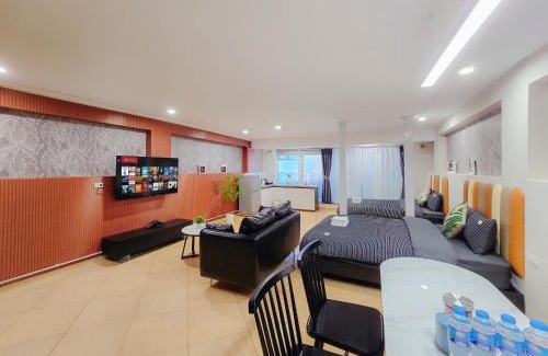 Hang Bai Apartment | VietHOME - 202 The Loft for 4 pax